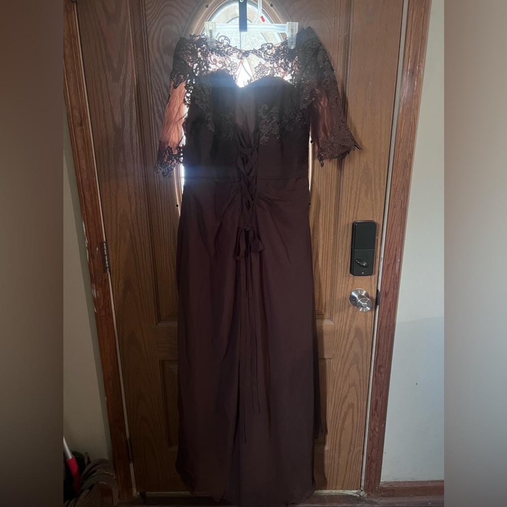 Wowza! Mother of the bride dress? Elegant dress! Beautiful.